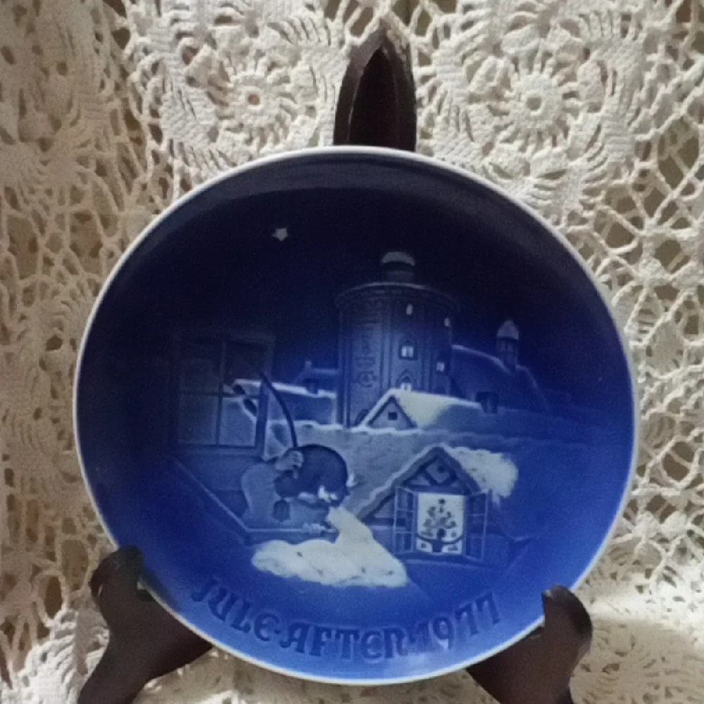 Blue1977 Plate with Winter Scene, Bing & Ghrondahl,